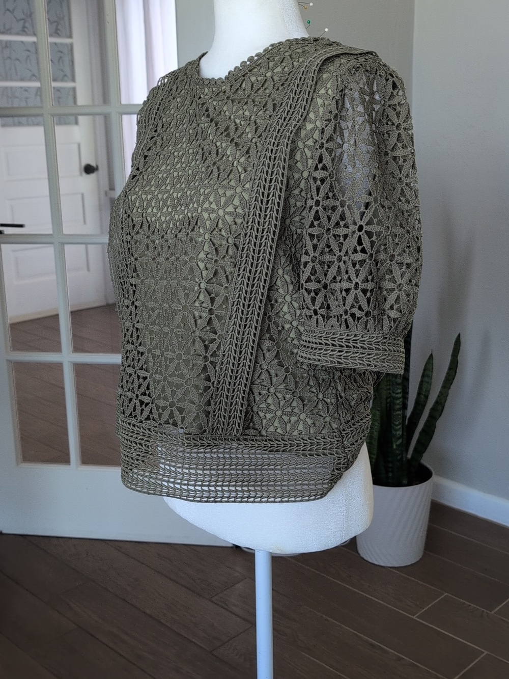 Ultra Pink Crochet Lace Puff-Sleeve Top in Olive Green Large - Picture 3 of 7
